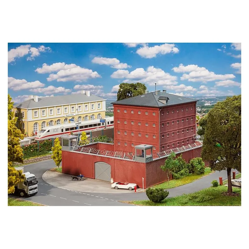 Prison. FALLER 130808