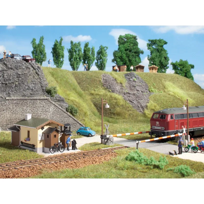 Passage à niveau avec barrières. AUHAGEN 11345