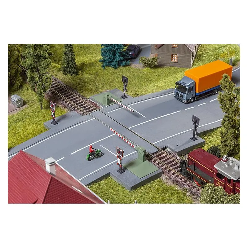 Passage à niveau avec barrières. FALLER 120244