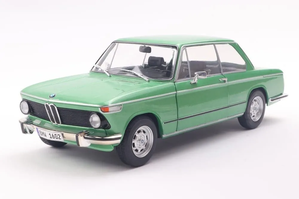 BMW 1602 Taiga 1971 1/18 SOLIDO - S1808604